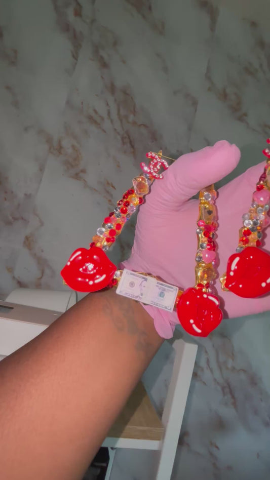 Kiss me earrings